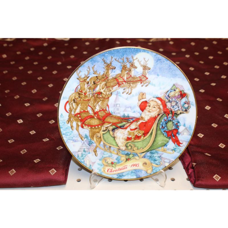 Avon 1993 Christmas Plate w 22K Gold Trim Special Christmas Delivery Vintage