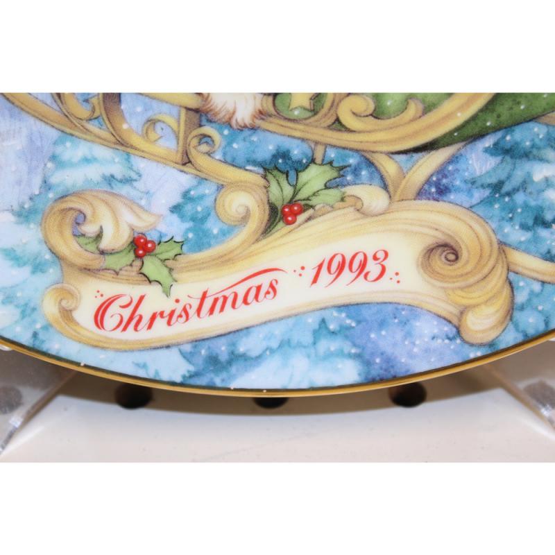 Avon 1993 Christmas Plate w 22K Gold Trim Special Christmas Delivery Vintage